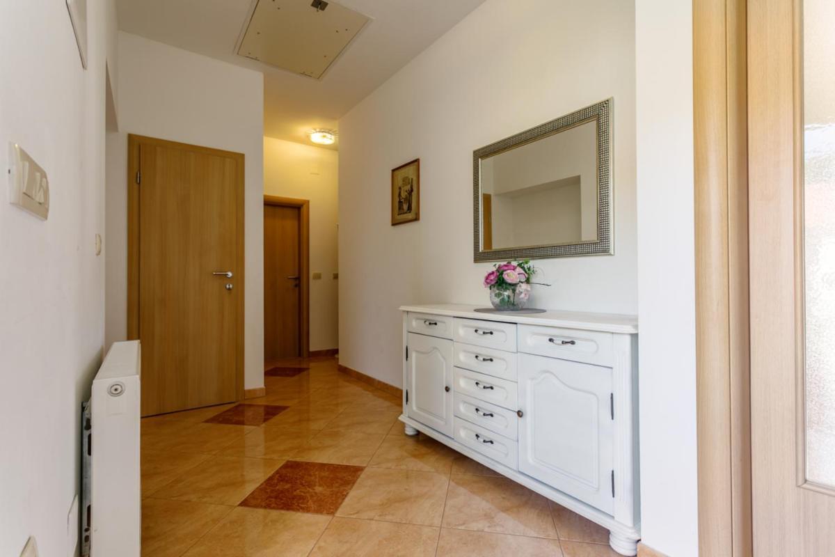 Villa Jozini Dvori Krstatice Bagian luar foto