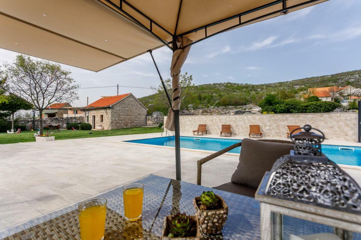 Villa Jozini Dvori Krstatice Bagian luar foto